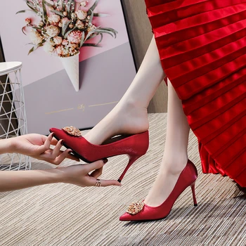 BCEBYL 2023 Модни Нови Пикантни сватбени обувки за банкет с остри пръсти, Червени женски френски обувки на висок ток, на метална висок ток