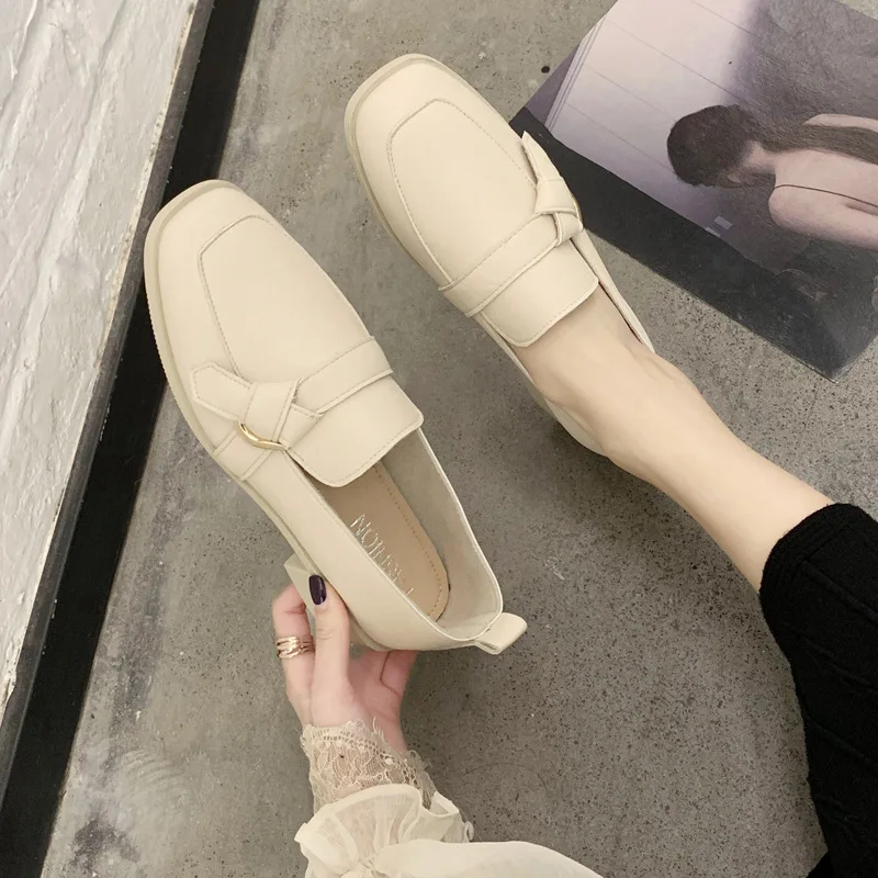 Популярната Есенно-пролетно нови обувки, Дамски обувки от британската кожата в ретро стил, за да се прехвърлят На дебели квадратни токчета за Дамски обувки без застежек